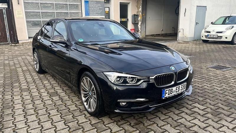 Schwarz Gebraucht 2016 BMW 330e Luxury Line Limousine | 18.950 € (Fairer Preis) - Bild 1/4