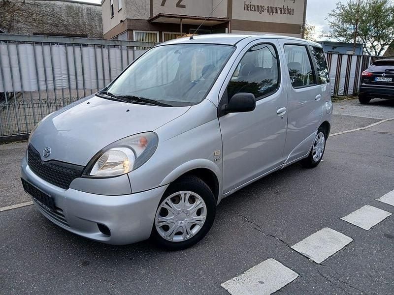Silber Gebraucht 2002 Toyota Yaris Kombi | 1.600 € (Superpreis) - Bild 1/4