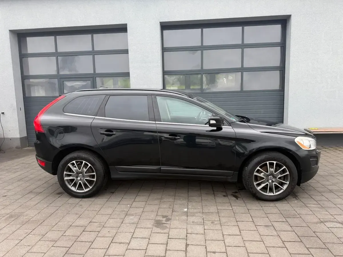 Gebraucht Volvo XC60 Pro 163 PS (119 kW) 2013 Schwarz SUV