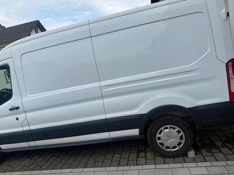 Second-hand Ford Transit 131 CP (96 kW) 2019 Alb Monovolum
