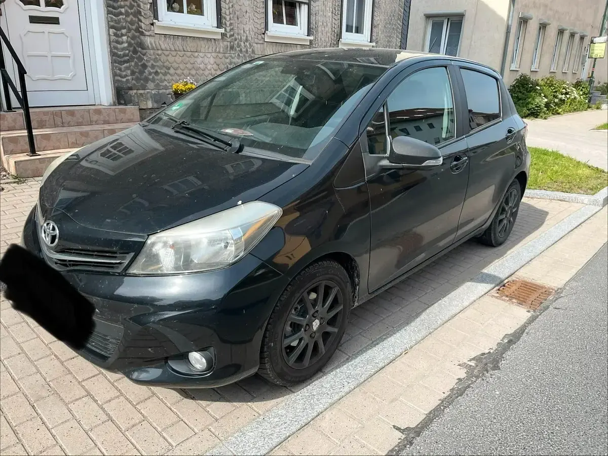 Gebraucht Toyota Yaris 72 PS (52 kW) 2014 Schwarz Kleinwagen