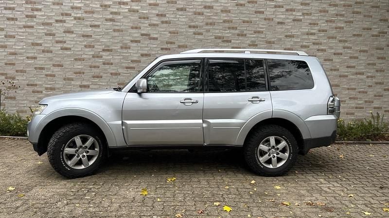 Silber Gebraucht 2007 Mitsubishi Pajero SUV | 9.950 € - Bild 1/4