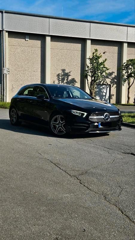 Schwarz Gebraucht 2020 Mercedes A180 AMG line Kleinwagen | 23.400 € (Fairer Preis) - Bild 1/4