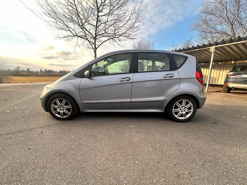 Gebraucht Mercedes A180 109 PS (80 kW) 2007 Blau Van / Kleinbus