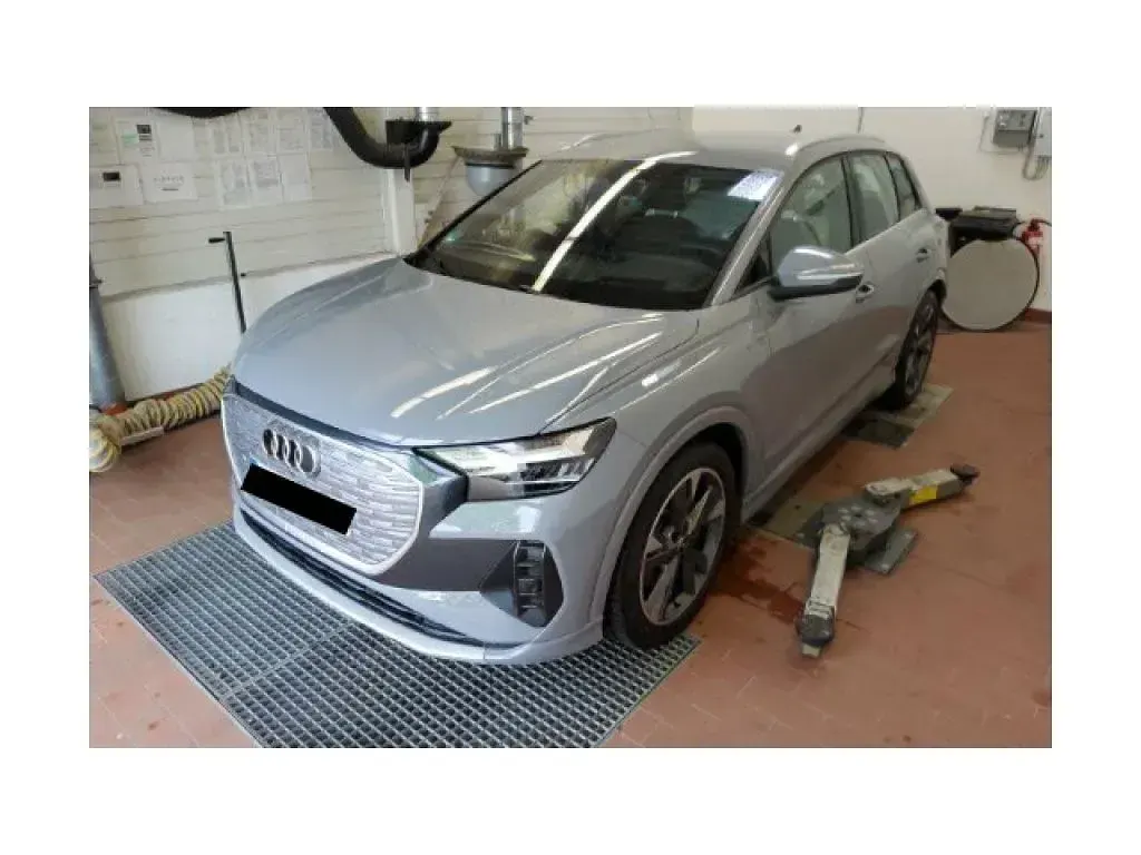 Gebraucht Audi e-tron Advanced 250 kW (340 PS) 2024 Kieselgrau SUV