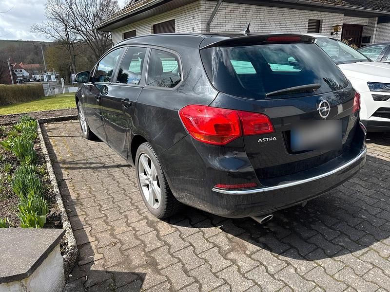 Gebraucht Opel Astra 165 PS (121 kW) 2015 Schwarz Kombi