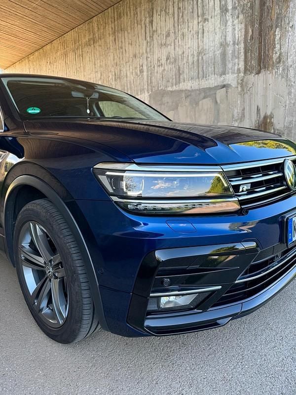 Blau Gebraucht 2018 VW Tiguan R-line SUV | 22.500 € (Guter Preis) - Bild 1/4