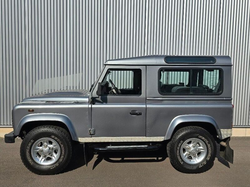 Grau Gebraucht 2012 Land Rover Defender SUV | 34.900 € (Superpreis) - Bild 1/4