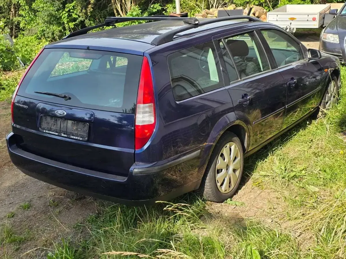 Gebraucht Ford Mondeo Ambiente 125 PS (91 kW) 2002 Blau Kombi