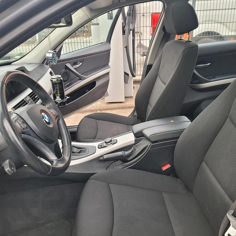 Gebraucht BMW 320 184 PS (135 kW) 2010 Grau Limousine