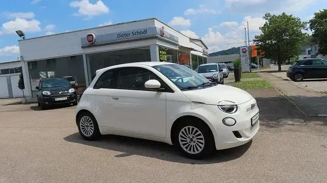 Gebraucht Fiat 500e Icon 86 kW (118 PS) 2023 Weiß Limousine