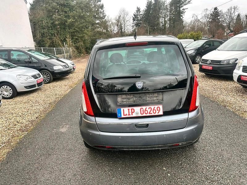 Gebraucht Lancia Musa 95 PS (69 kW) 2009 Grau Van / Kleinbus