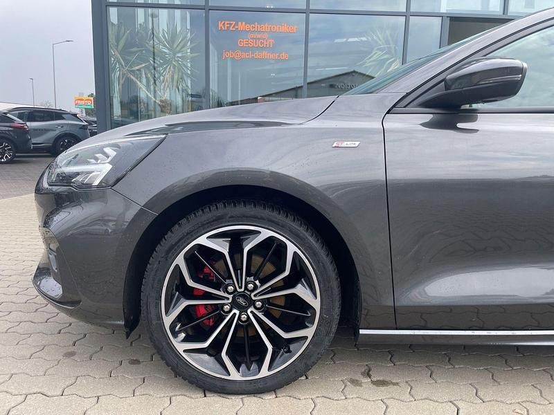 Gebraucht Ford Focus ST-Line 155 PS (114 kW) 2020 Magneticgrau (metallic) Limousine