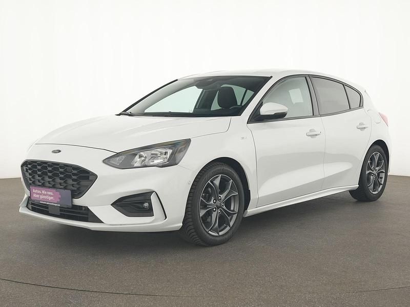 Weiß Gebraucht 2021 Ford Focus ST-Line Limousine | 20.225 € (Guter Preis) - Bild 1/4