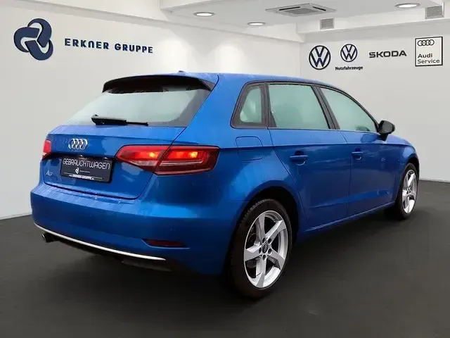 Gebraucht Audi A3 Sport 116 PS (85 kW) 2019 Arablau kristalleffekt Limousine