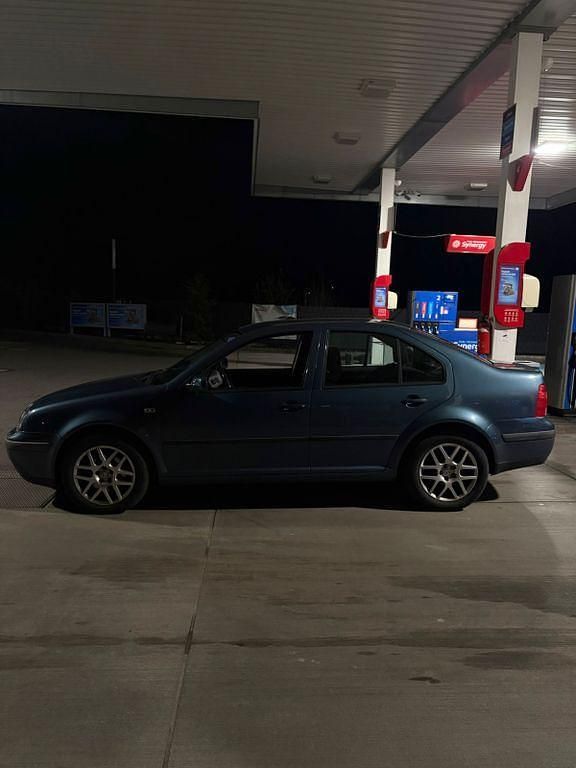 Gebraucht VW Bora Comfortline 116 PS (85 kW) 2001 Blau Limousine