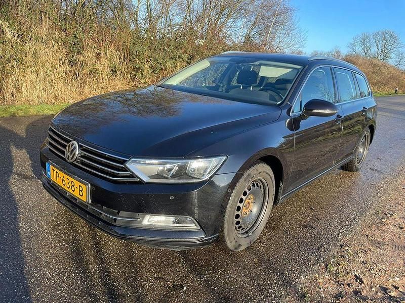 Gebraucht VW Passat Highline 120 PS (88 kW) 2015 Schwarz Kombi