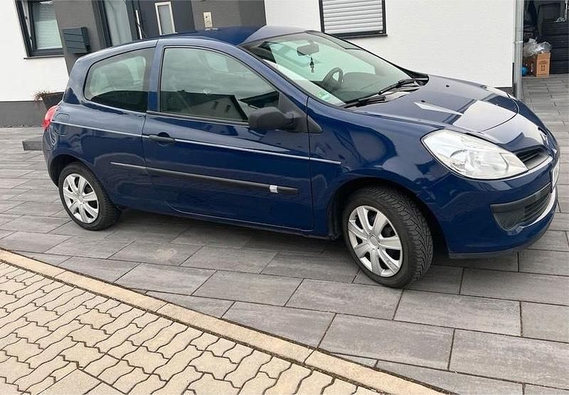 Blau Gebraucht 2006 Renault Clio III Dynamique Kleinwagen | 1.100 € - Bild 1/4