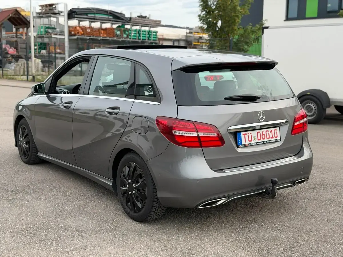 Gebraucht Mercedes B200 136 PS (100 kW) 2016 Grau Kleinwagen