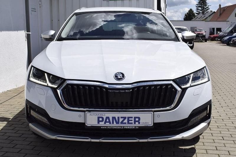 Gebraucht Skoda Octavia Scout 4x4 150 PS (110 kW) 2022 Weiss Kombi