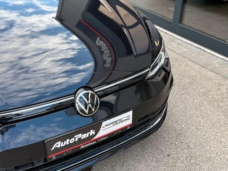 Gebraucht VW Golf VIII Move 150 PS (110 kW) 2024 Deep black perleffekt (metallic) Kombi