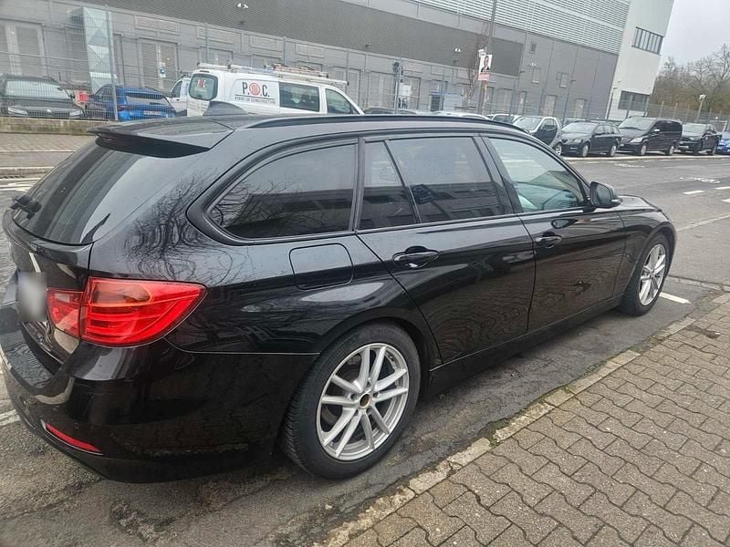 Gebraucht BMW 320 183 PS (134 kW) 2014 Schwarz Kombi