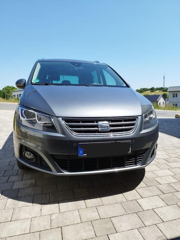 Grau Gebraucht 2016 Seat Alhambra Style Van / Kleinbus | 22.000 € (Guter Preis) - Bild 1/4