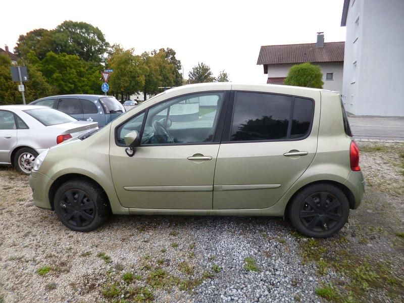 Grün Gebraucht 2010 Renault Modus Van / Kleinbus | 3.300 € (Teuer) - Bild 1/4