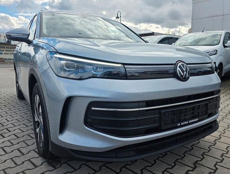 Gebraucht VW Tiguan Life 131 PS (96 kW) 2024 Silber SUV