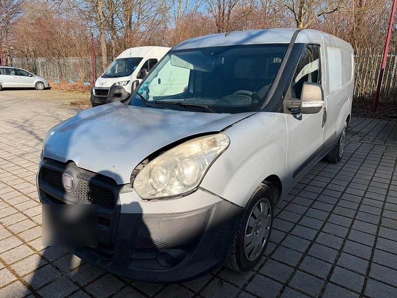 Gebraucht Fiat Doblò 90 PS (66 kW) 2012 Silber Van / Kleinbus
