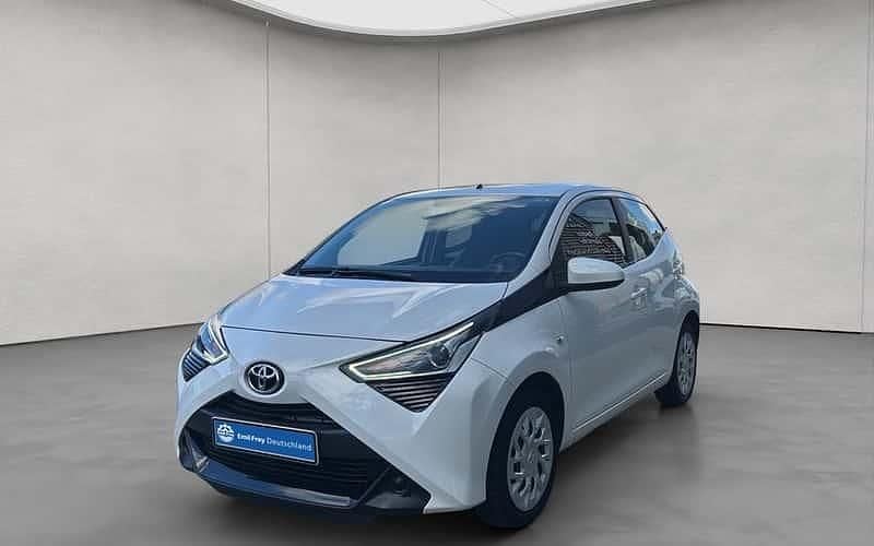 Weiß Gebraucht 2020 Toyota Aygo X-play Kleinwagen | 8.430 € (Fairer Preis) - Bild 1/4