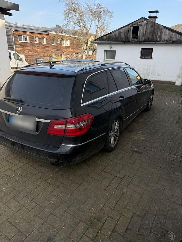 Gebraucht Mercedes E300 Avantgarde 231 PS (169 kW) 2010 Schwarz Kombi