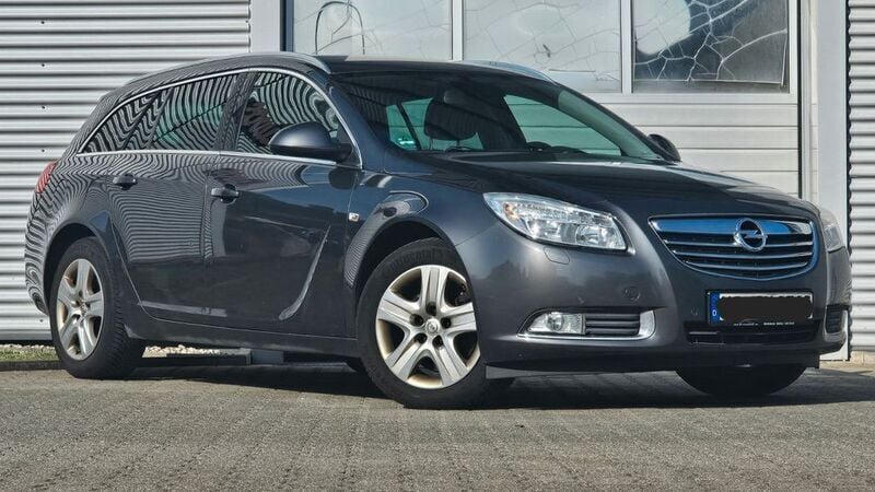 Grau Gebraucht 2011 Opel Insignia Edition Kombi | 4.480 € (Guter Preis) - Bild 1/4