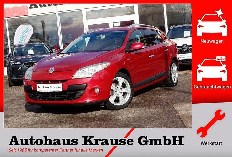 Gebraucht Renault Mégane III Dynamique 110 PS (80 kW) 2010 Rot Limousine