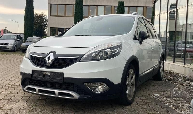 Weiß Gebraucht 2014 Renault Scénic III Bose Edition Van / Kleinbus | 5.580 € (Etwas zu teuer) - Bild 1/4