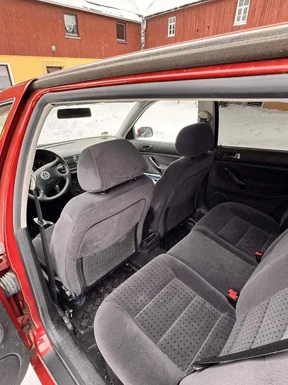 Używany VW Golf III 101 KM (74 kW) 1998 Czerwony Sedan/Limuzyna