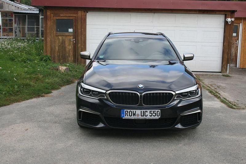 Grau Gebraucht 2019 BMW M550 Sport Line Limousine | 35.000 € (Superpreis) - Bild 1/4