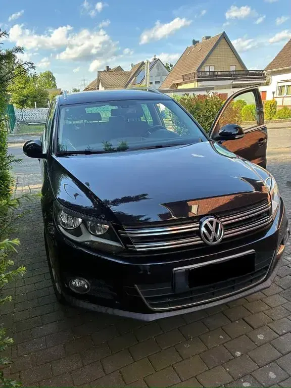 Gebraucht VW Tiguan 122 PS (89 kW) 2011 Schwarz SUV