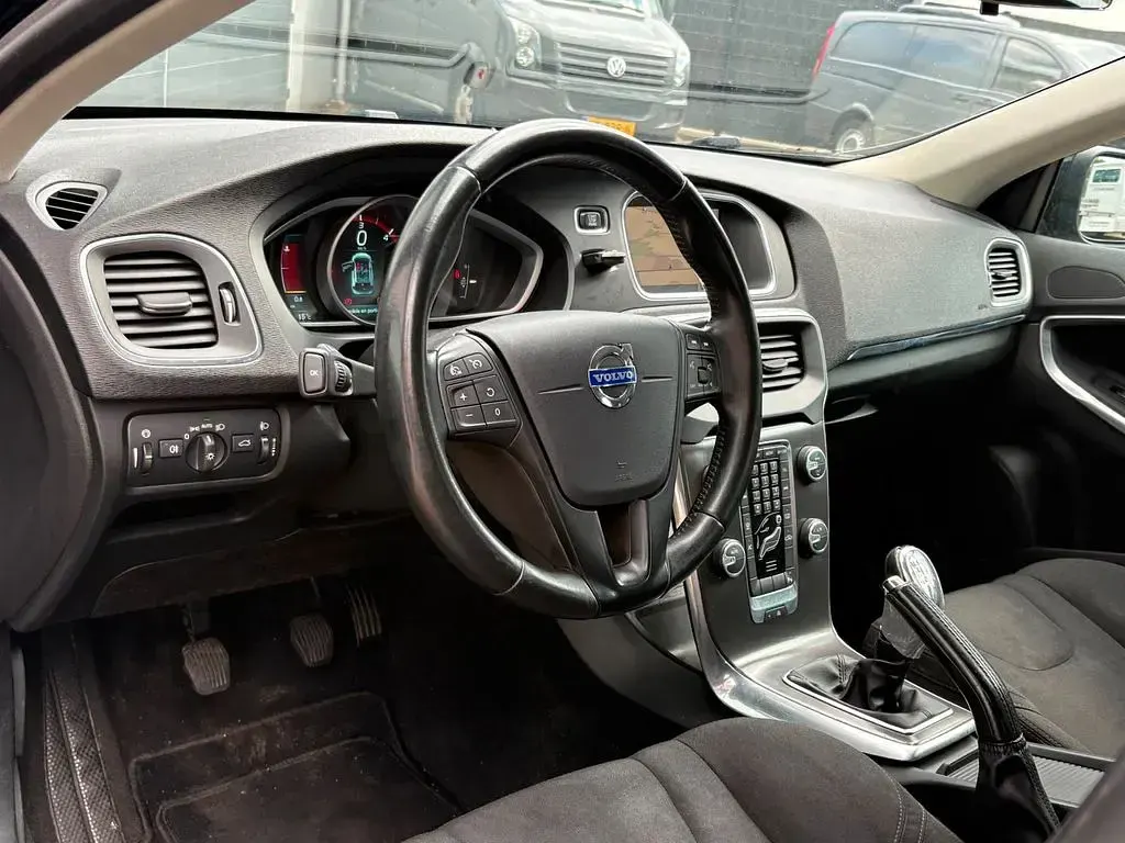Gebraucht Volvo V40 114 PS (83 kW) 2013 Schwarz Limousine