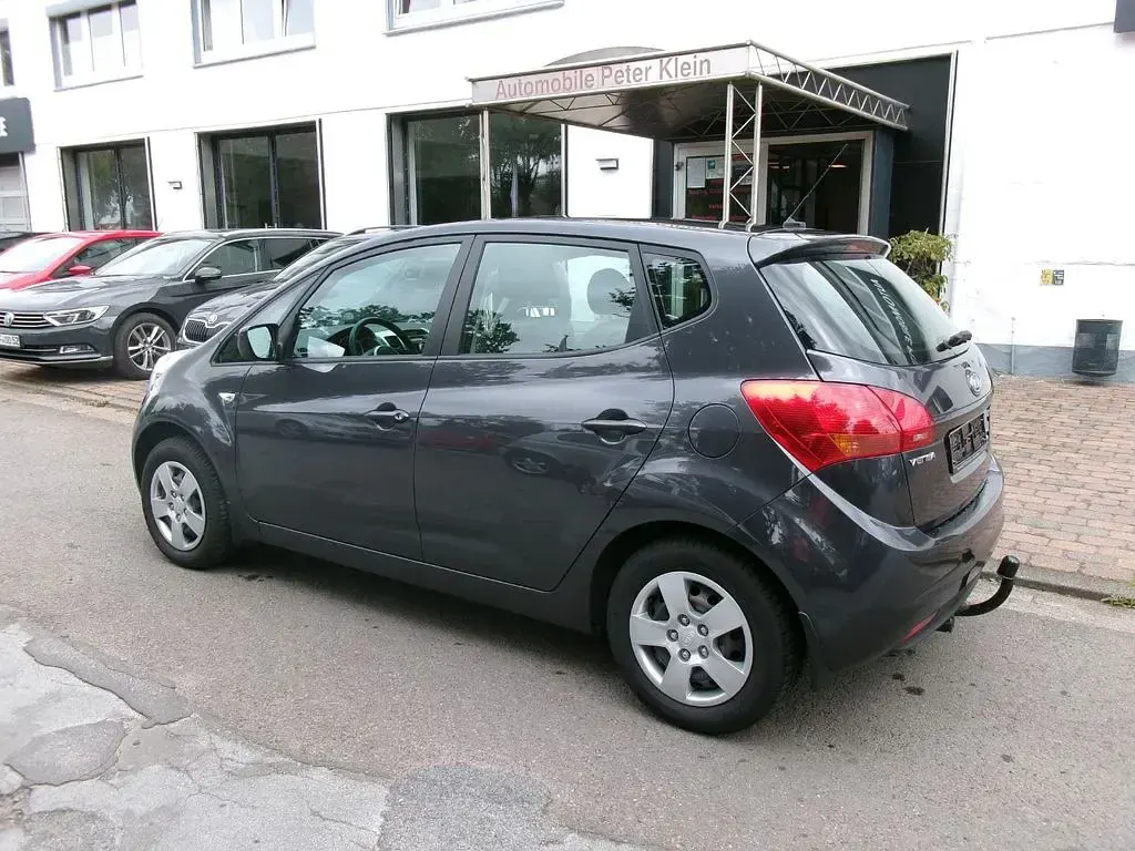 Gebraucht Kia Venga 90 PS (66 kW) 2012 Grau Kleinwagen