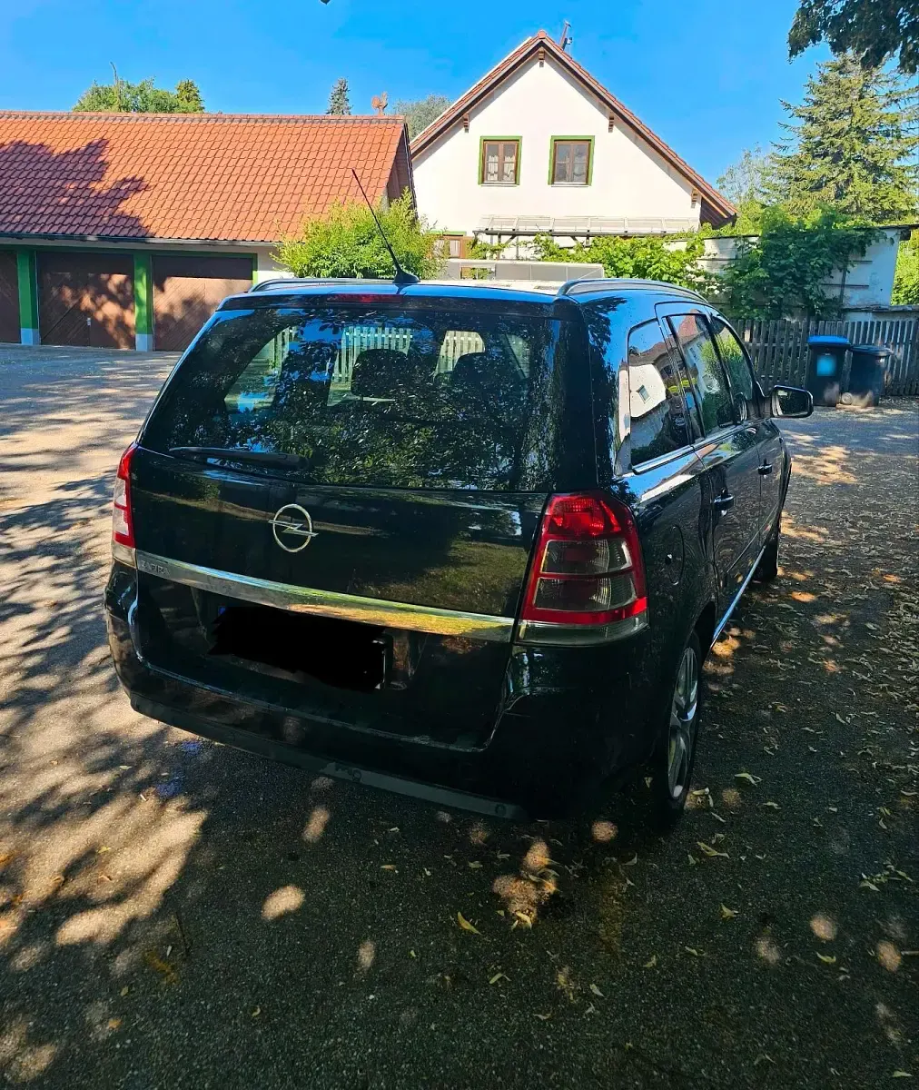 Gebraucht Opel Zafira 140 PS (102 kW) 2010 Schwarz Van / Kleinbus