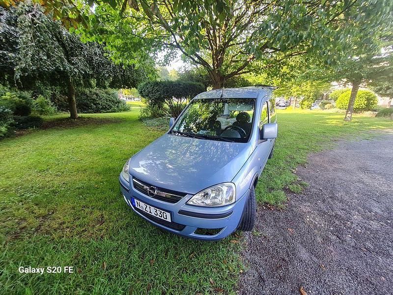 Grau Gebraucht 2007 Opel Combo Van / Kleinbus | 3.400 € - Bild 1/4