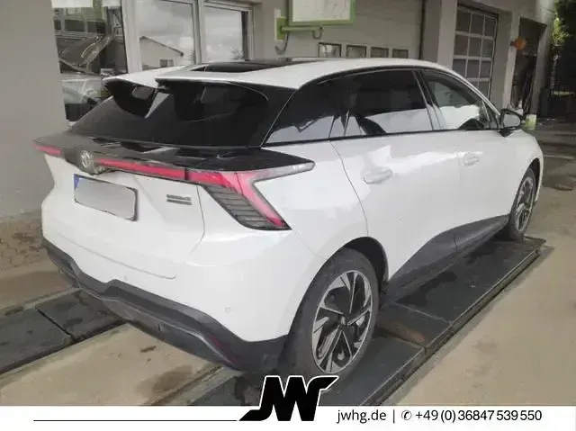 Gebraucht MG MG4 EV Luxury 150 kW (204 PS) 2023 Weiß Kleinwagen