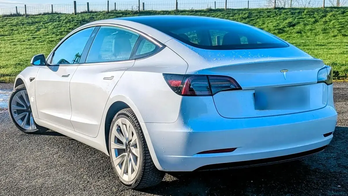 Gebraucht Tesla Model 3 Standard Range 239 kW (325 PS) 2022 Weiß Limousine