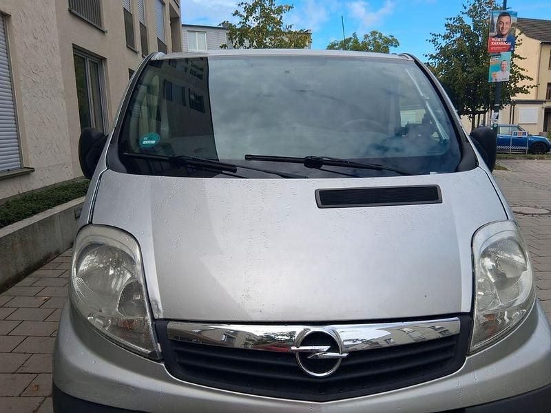 Silber Gebraucht 2012 Opel Vivaro Van | 3.300 € (Superpreis) - Bild 1/4