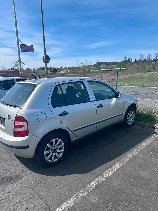 Silber Gebraucht 2005 Skoda Fabia Kleinwagen | 1.699 € (Fairer Preis) - Bild 1/4