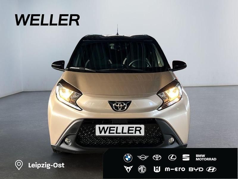 Gebraucht Toyota Aygo X 72 PS (52 kW) 2025 Ginger beige / night sky black SUV