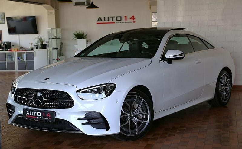 Designo opalithweiß (bright) Gebraucht 2023 Mercedes E450 AMG Coupé | 57.890 € (Superpreis) - Bild 1/4