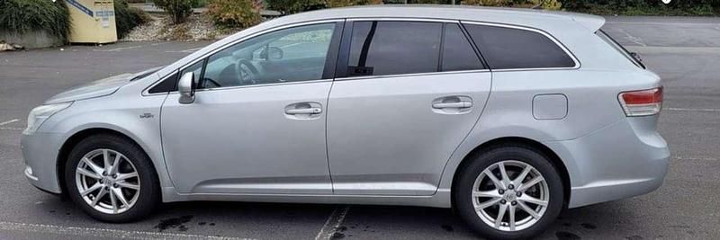 Silber Gebraucht 2010 Toyota Avensis Sol Kombi | 4.150 € (Guter Preis) - Bild 1/4