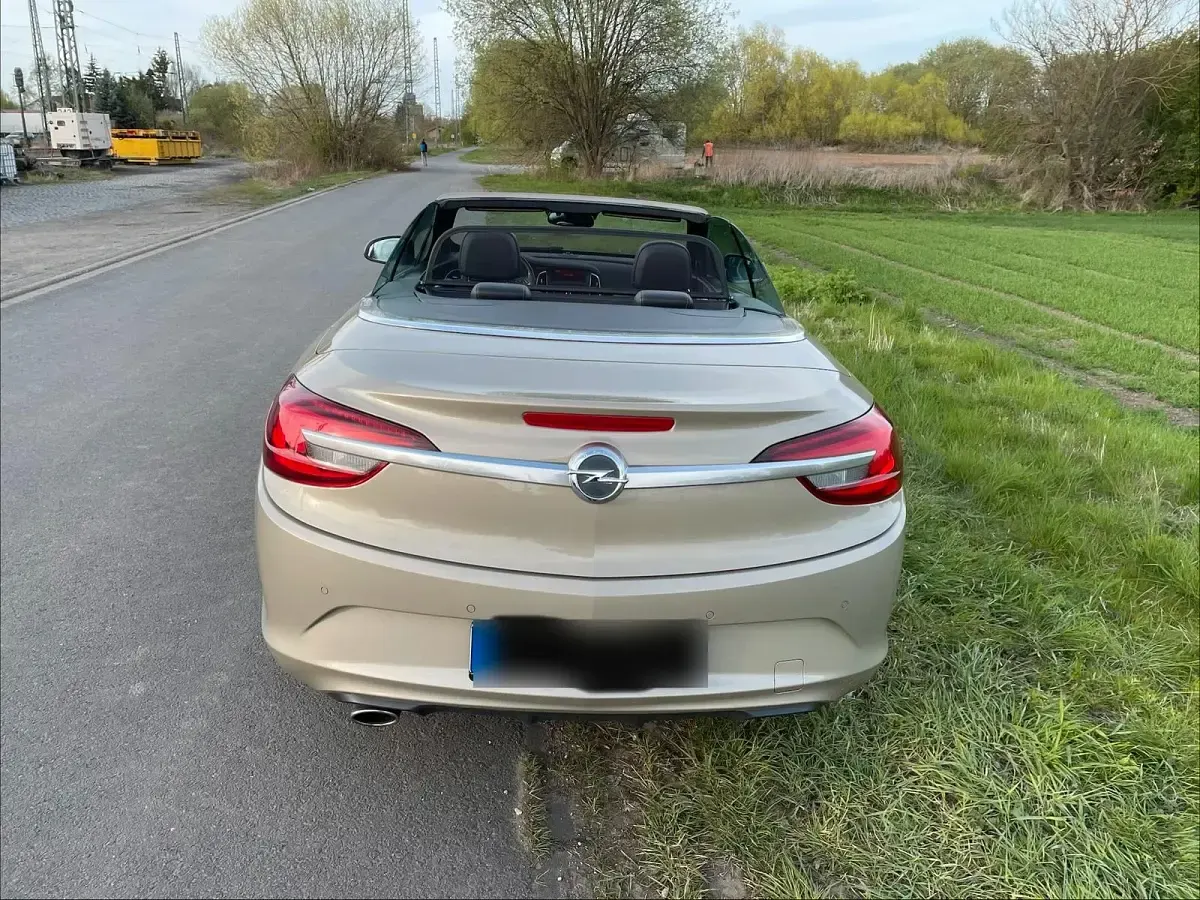 Usata Opel Cascada 140 CV (102 kW) 2013 Beige Cabrio